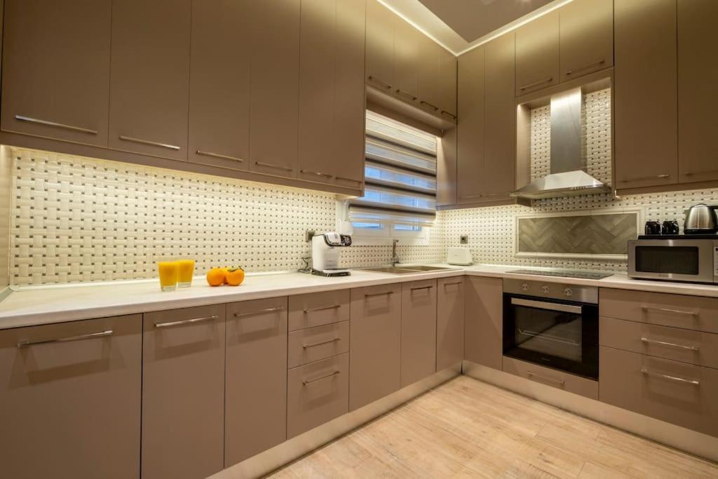 Maison De Luxx A10, Cozy Apartment With Garden In Larissa Exteriör bild
